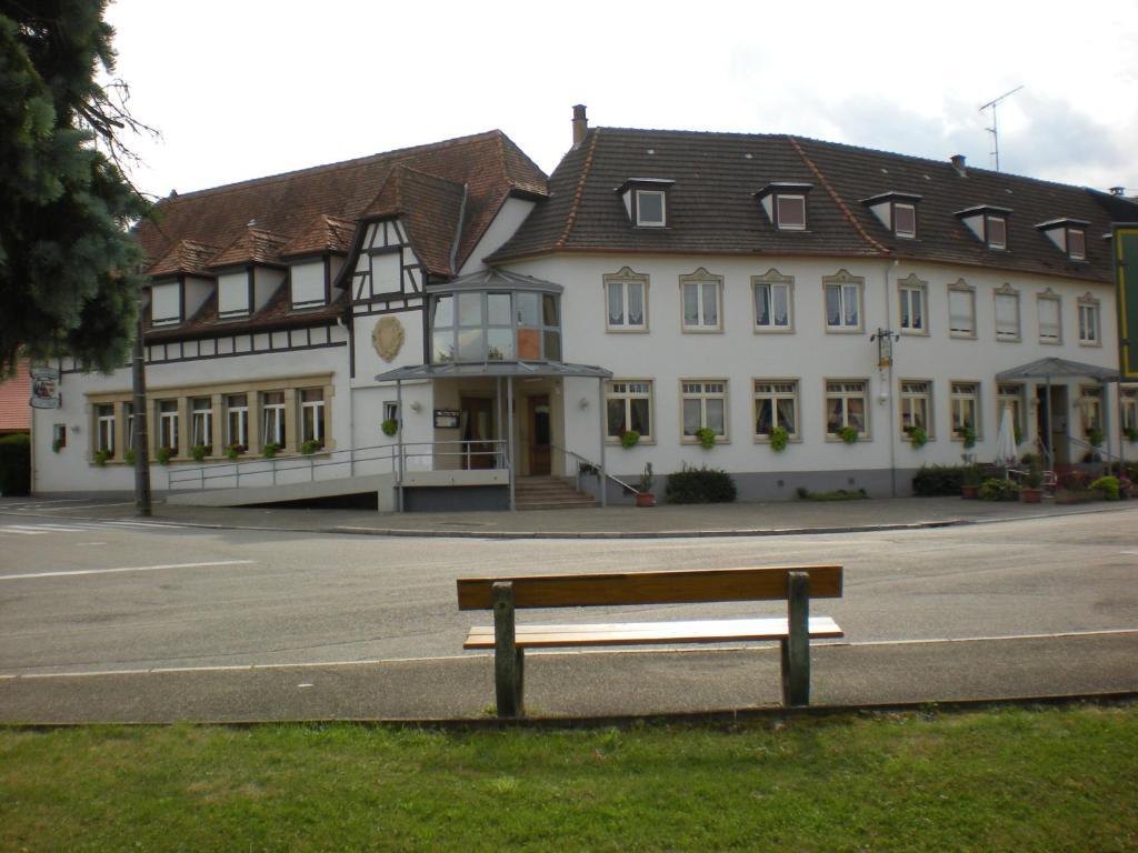 Hotel Restaurant A L'Etoile Merkwiller-Pechelbronn Bagian luar foto